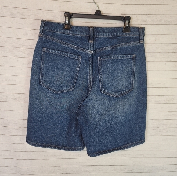 BANANA REPUBLIC 8INCH HIGH RISE GIRLFRIEND SHORTS IN DARK WASH, SZ 29 - Picture 7 of 9